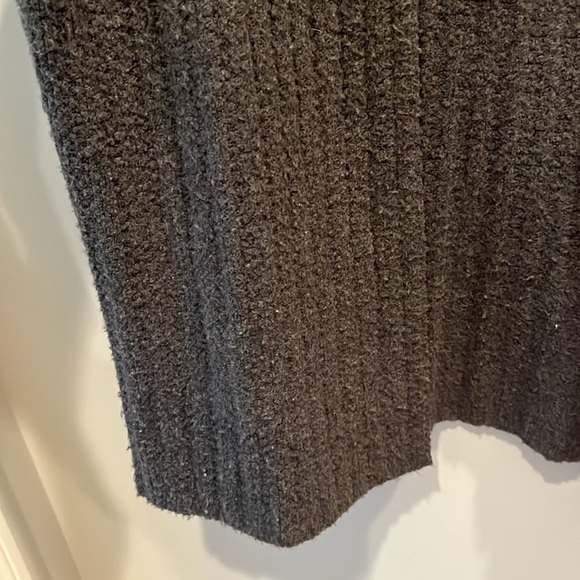 GAP - fleece like cardigan.   Size large - Picture 4 of 9